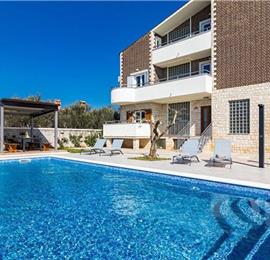6 bedroom villa with pool near Pula, sleeps 12